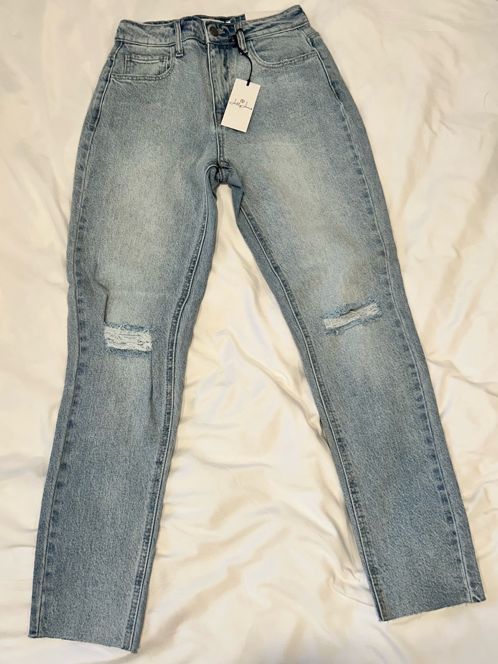 Jelly Jeans Light Wash Women’s Distressed Jeans with raw edges at the ankle